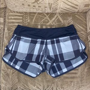 LULULEMON - Plaid Shorts